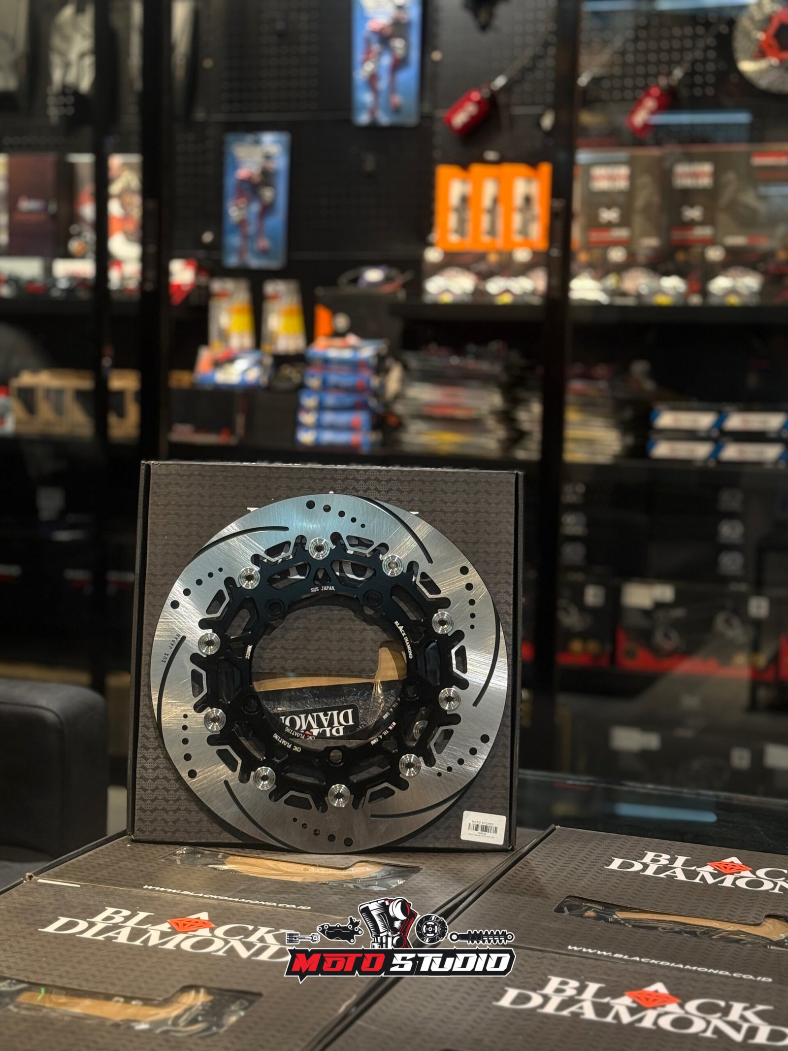 Black Diamond Front 320mm Floating Brake Disc – Yamaha R15 - Image 2
