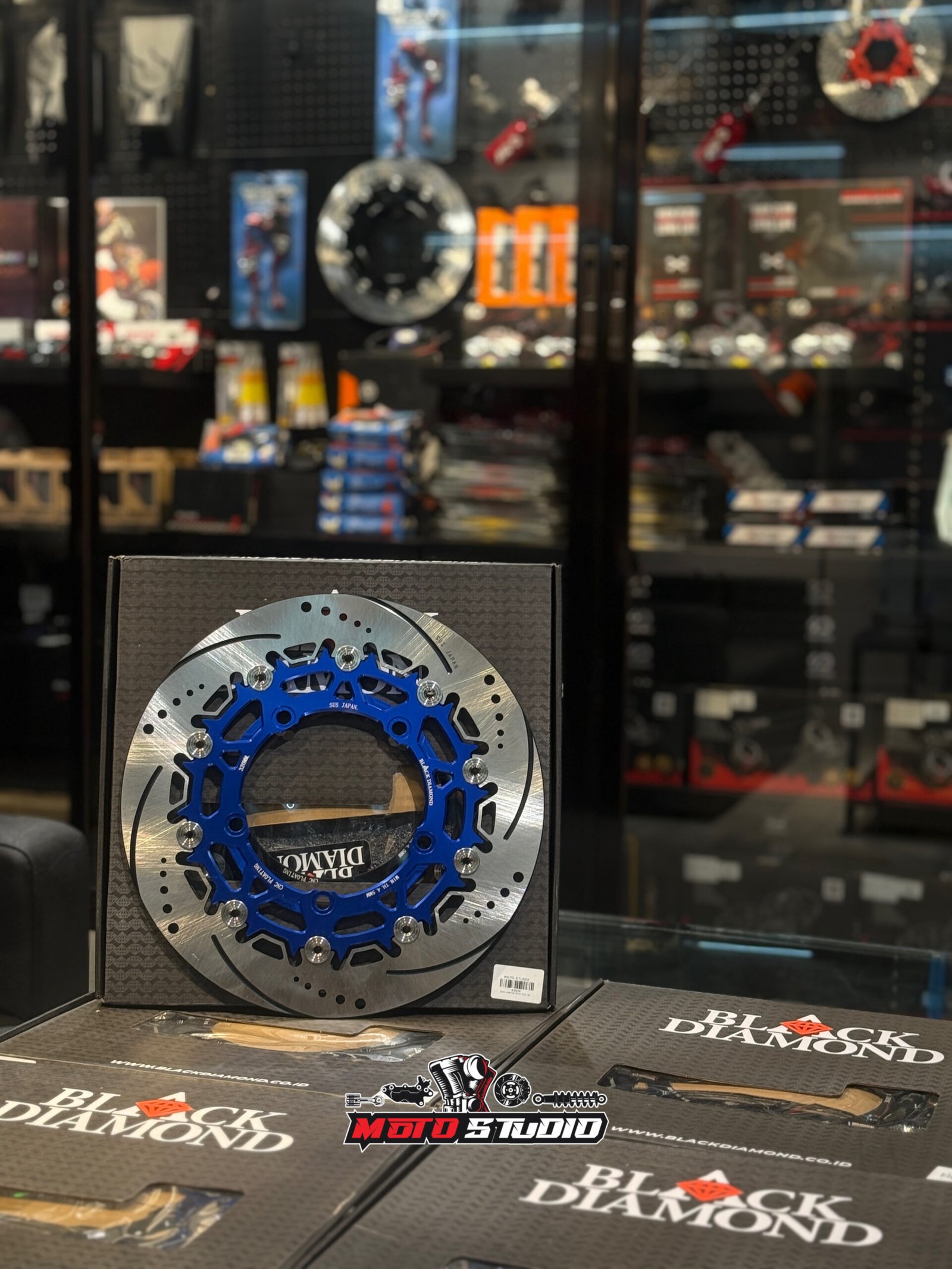 Black Diamond Front 320mm Floating Brake Disc – Yamaha R15 - Image 4