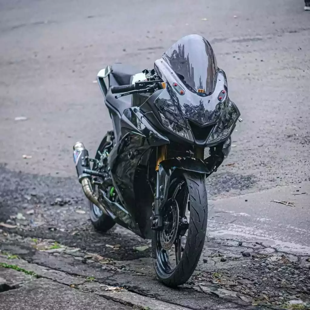 Indonesian 3mm Visor – Yamaha R15 V3 (SMOKEY) - Image 2